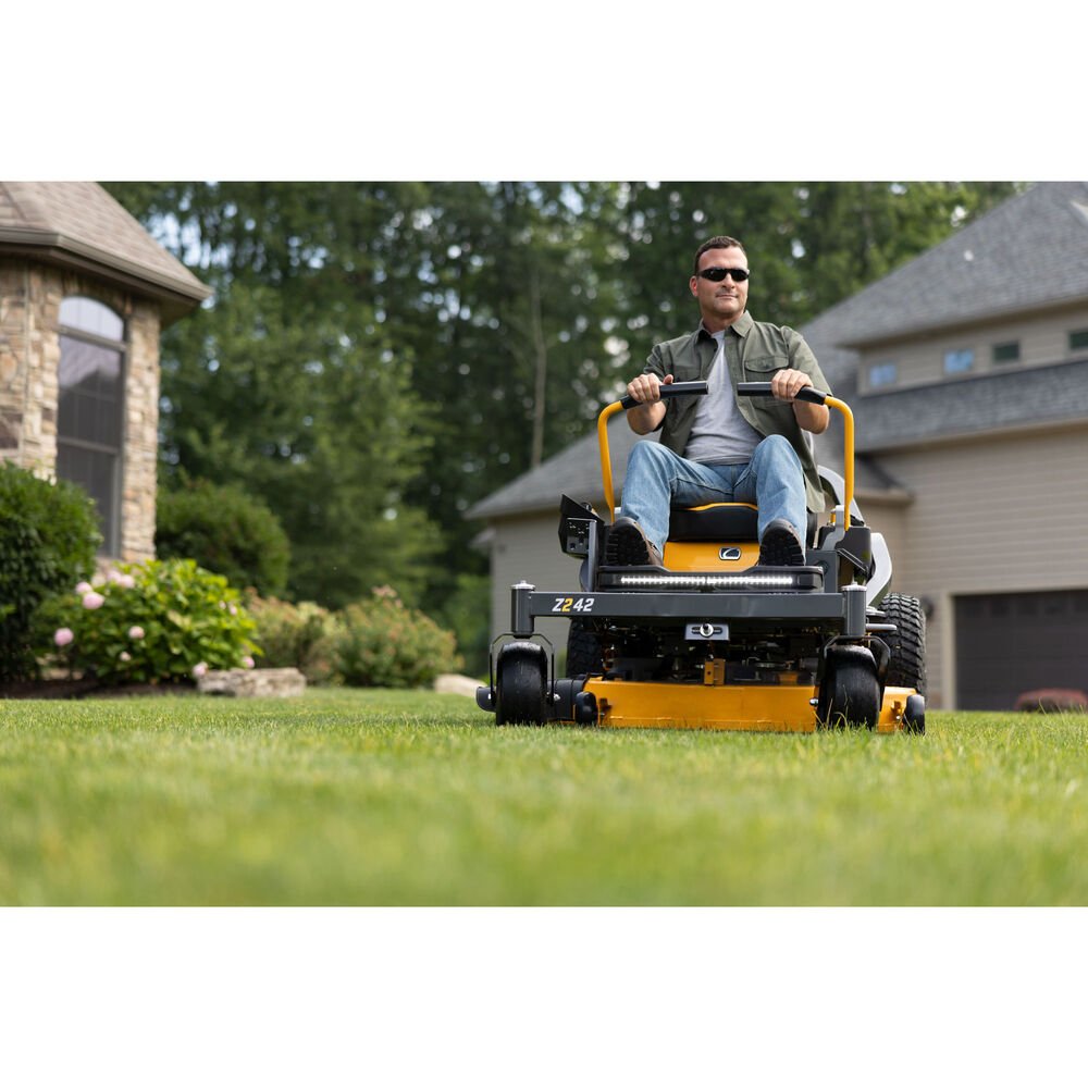 Cub-Cadet-Z242_A2.jpg